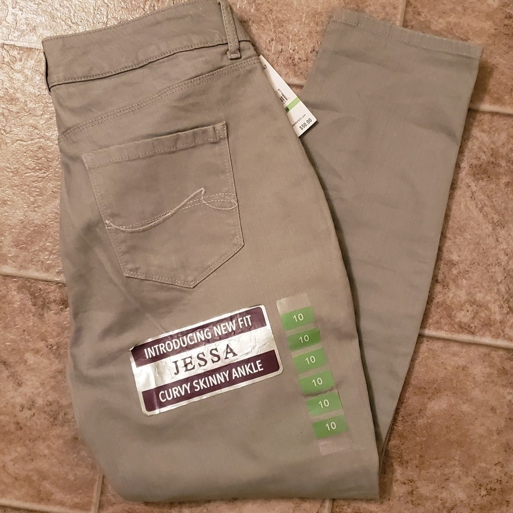 JESSA Curvy Skinny Ankle Jeans